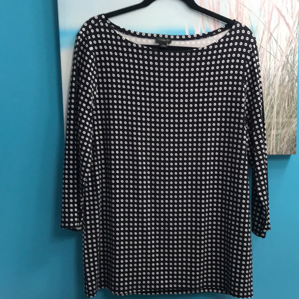 Ann Taylor size large top. Stretch to accommodate full figure.
